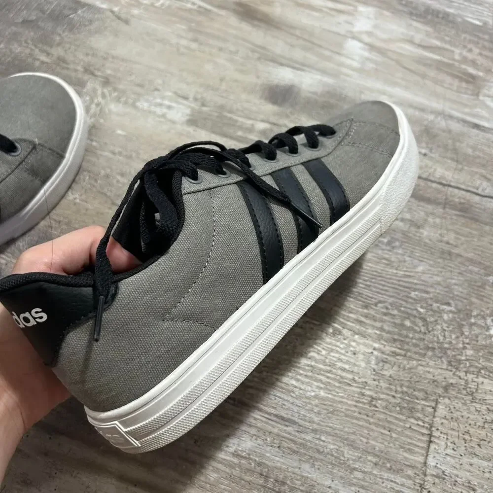 Adidas Men's Daily 2.0 low-top skater lifestyle sneakers